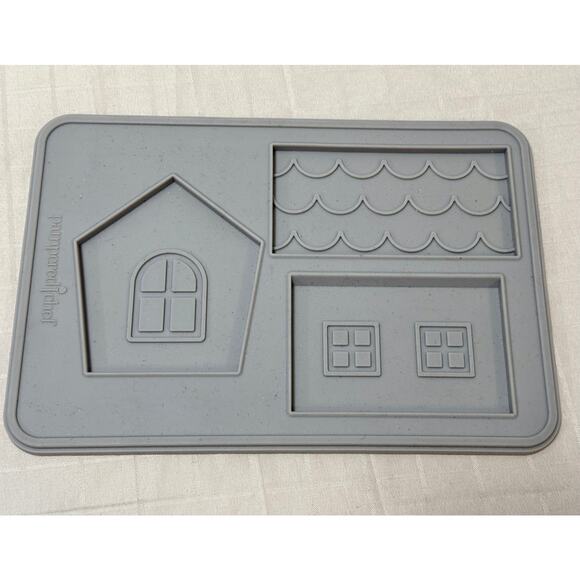 Pampered Chef Silicone Gingerbread House Cookie Baking Mold - Picture 1 of 4